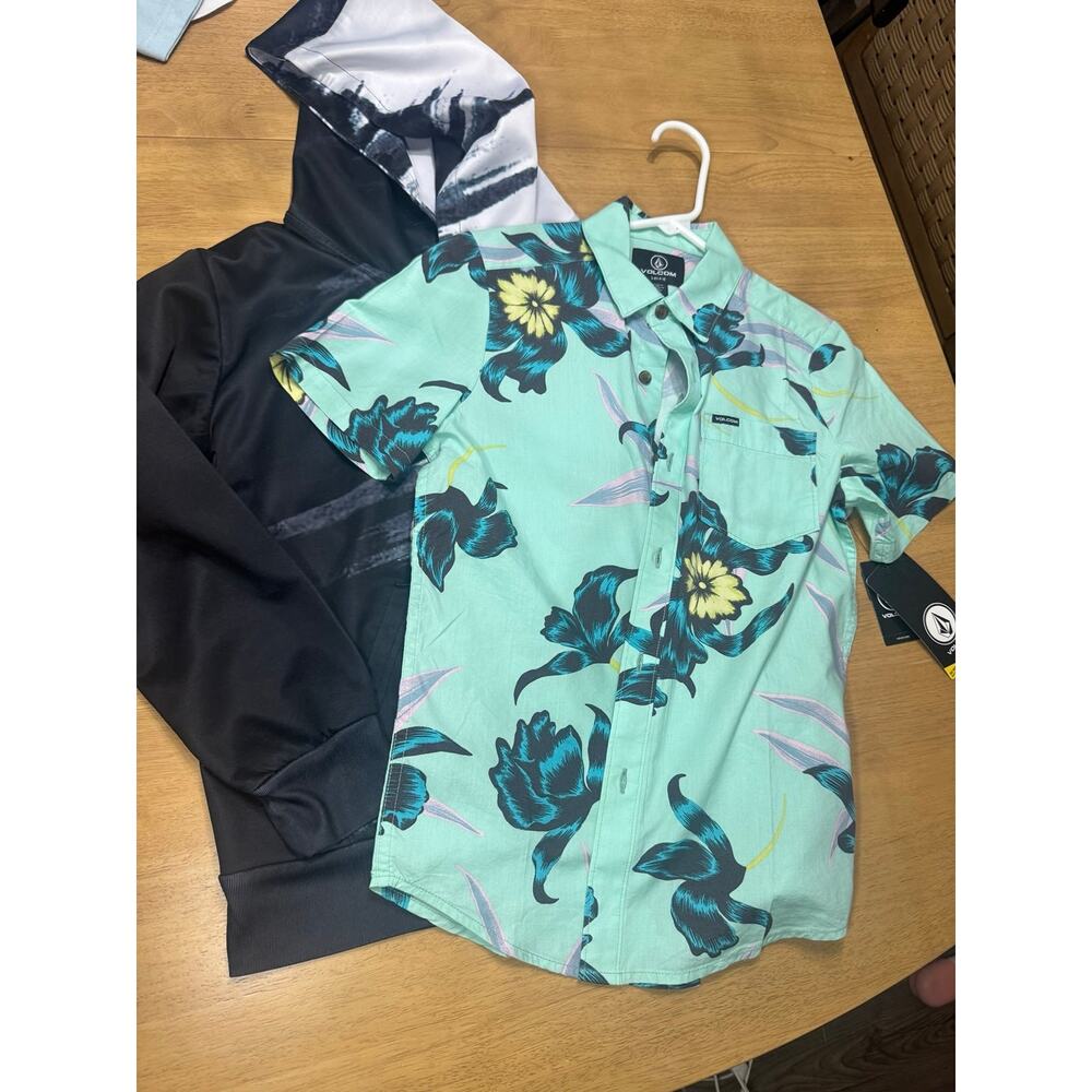Boys Volcom Hawaiian small bundle sweatshirt and button down set, shirt NWT